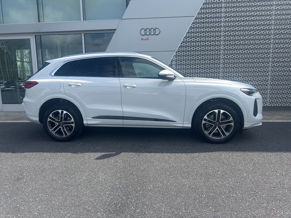 Certified 2025 Audi Q5 Premium w/ Premium Plus AWD/4WD image 2