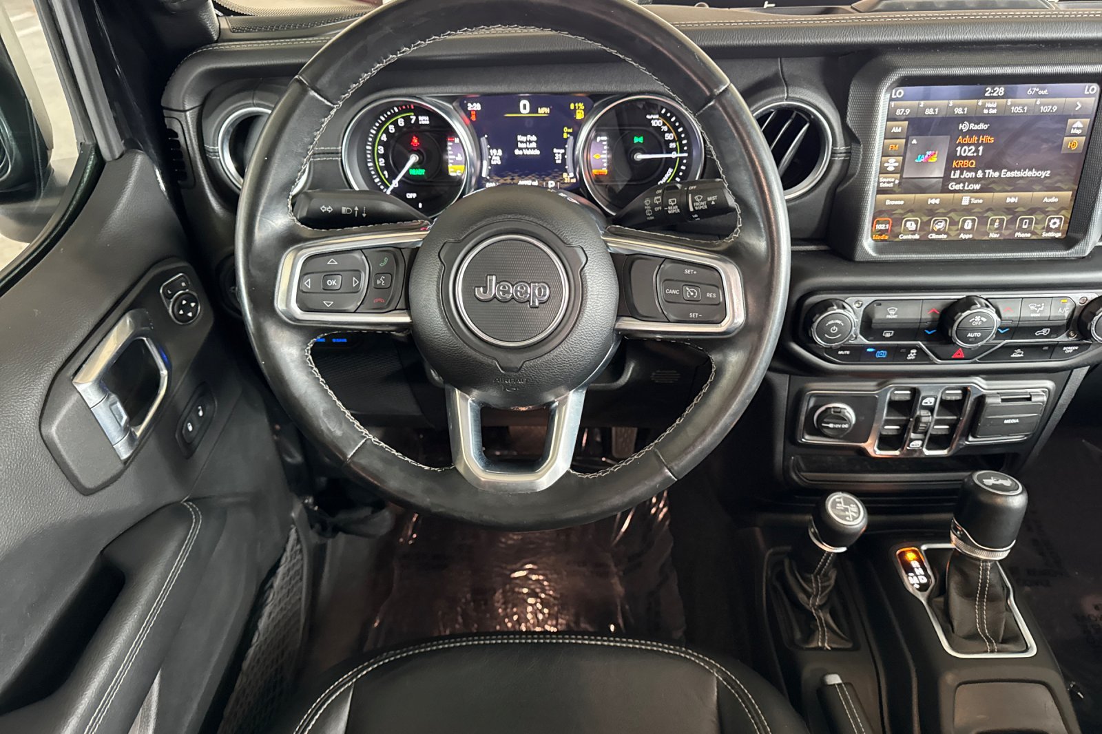 Used 2022 Jeep Wrangler Unlimited Sahara AWD/4WD image 17