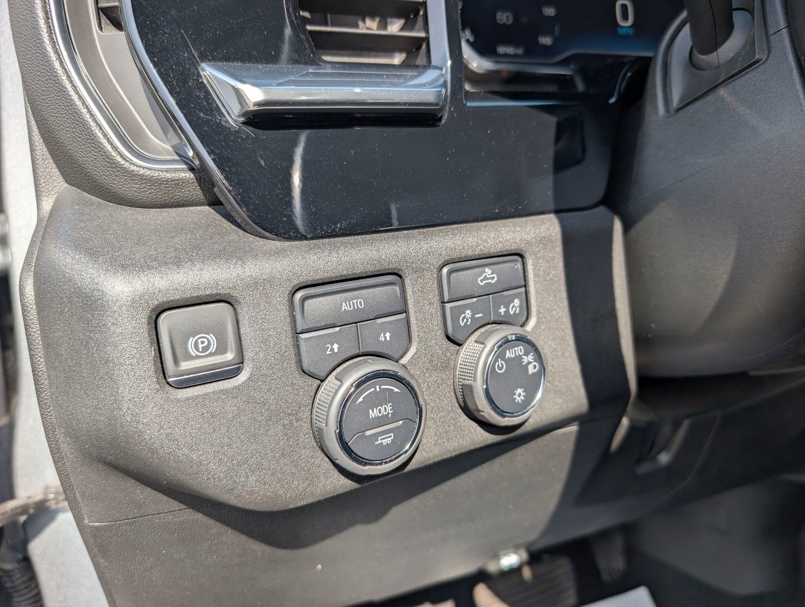 Used 2024 Chevrolet Silverado 1500 LT image 12