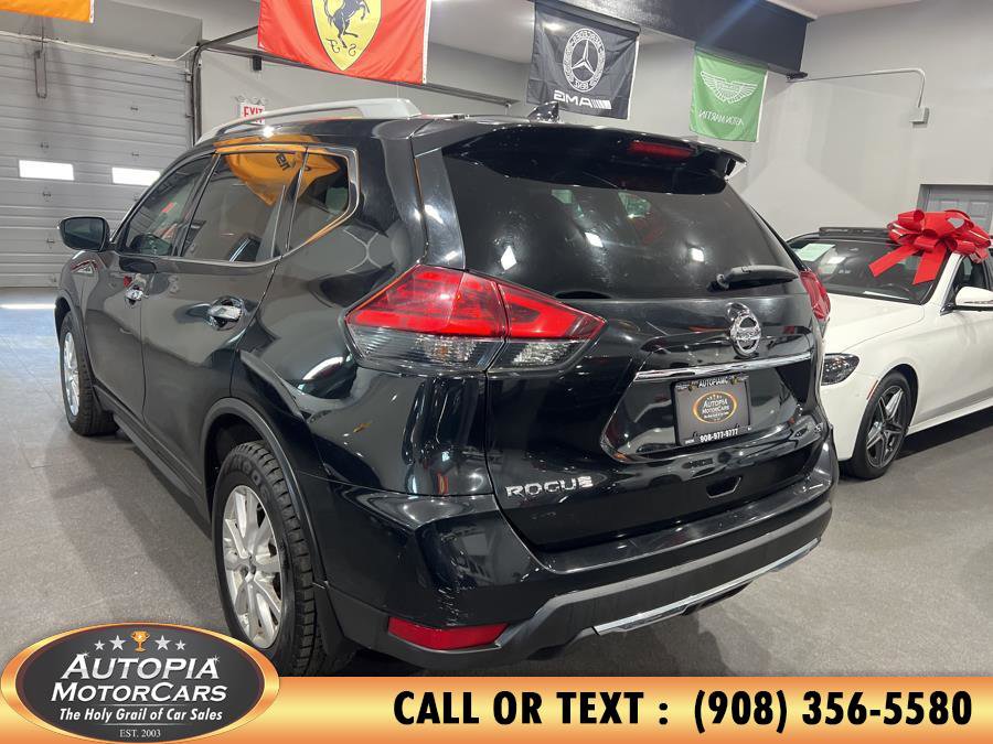 Used 2017 Nissan Rogue SV image 4