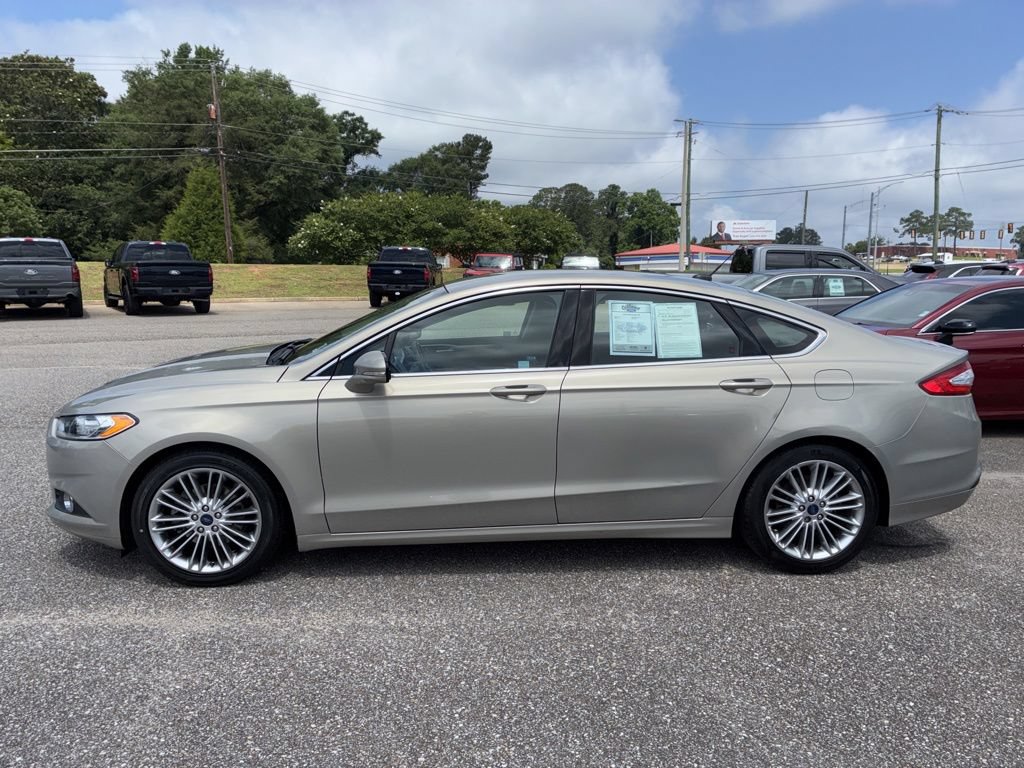 Used 2015 Ford Fusion SE w/ Equipment Group 202A FWD image 2