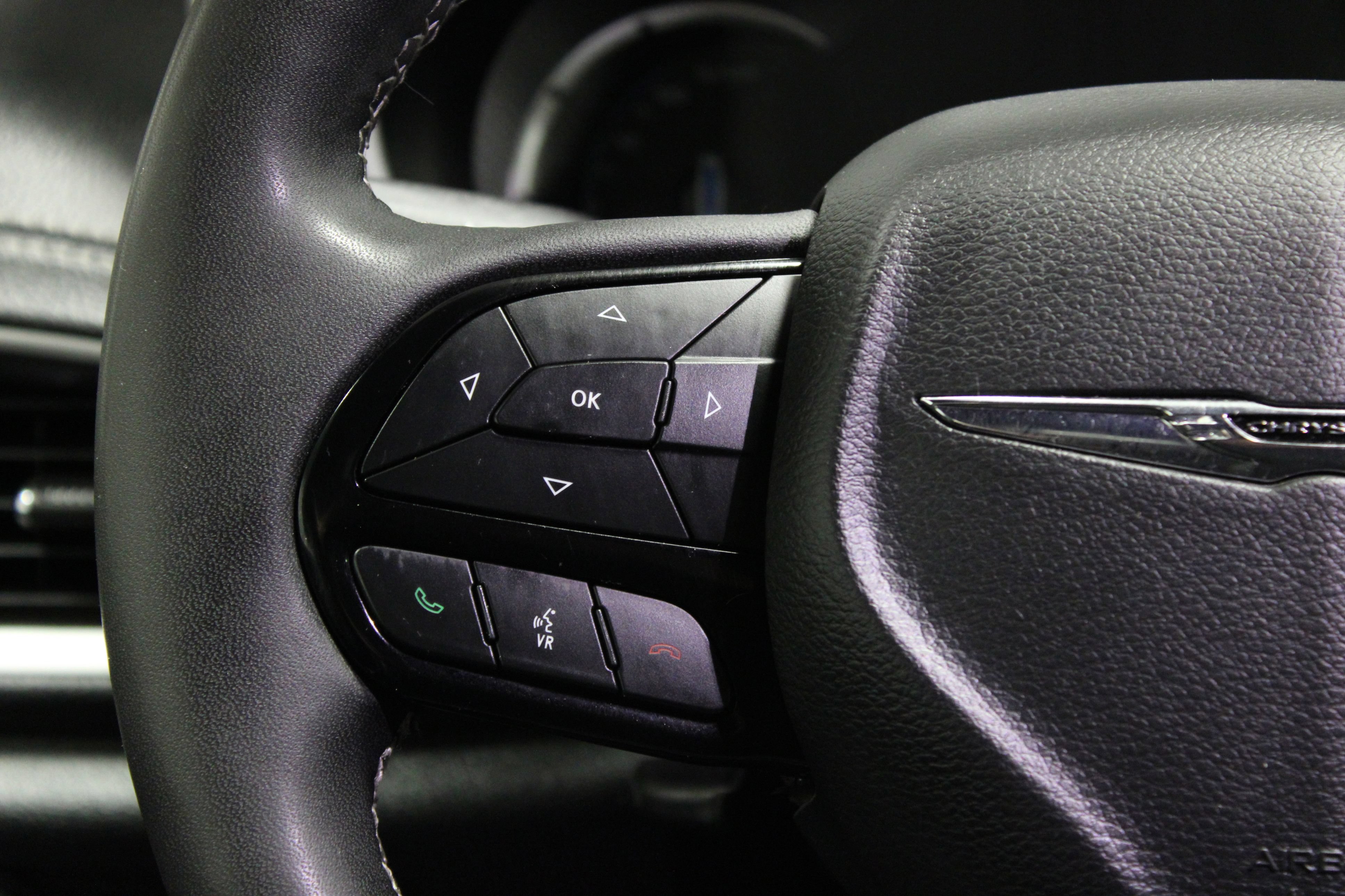 Used 2023 Chrysler Pacifica Touring-L w/ S Appearance Package FWD image 23