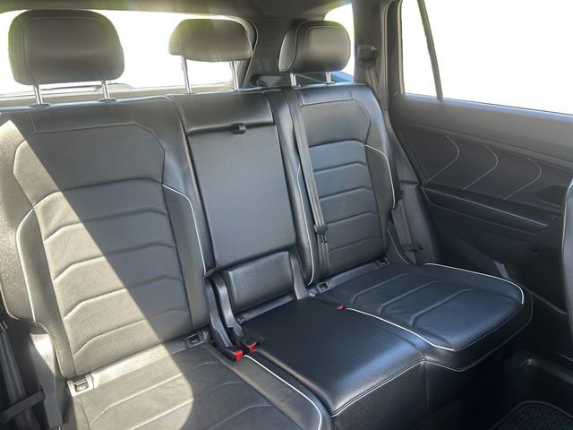 Used 2022 Volkswagen Tiguan SEL R-Line AWD/4WD image 17