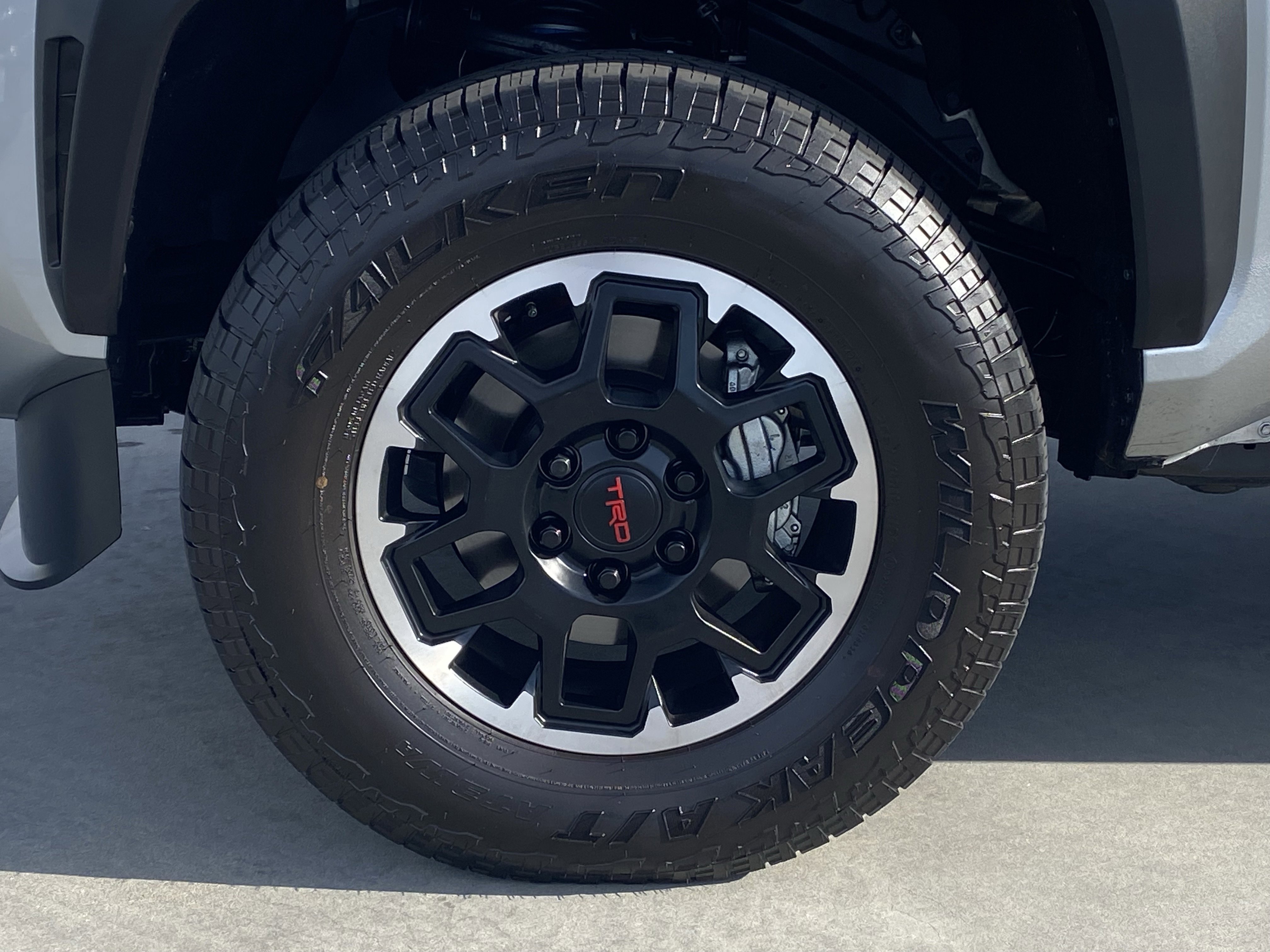 Certified 2025 Toyota Tacoma TRD Off-Road image 8