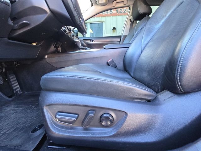 Used 2022 Toyota Camry XLE w/ Navigation Upgrade Package image 18
