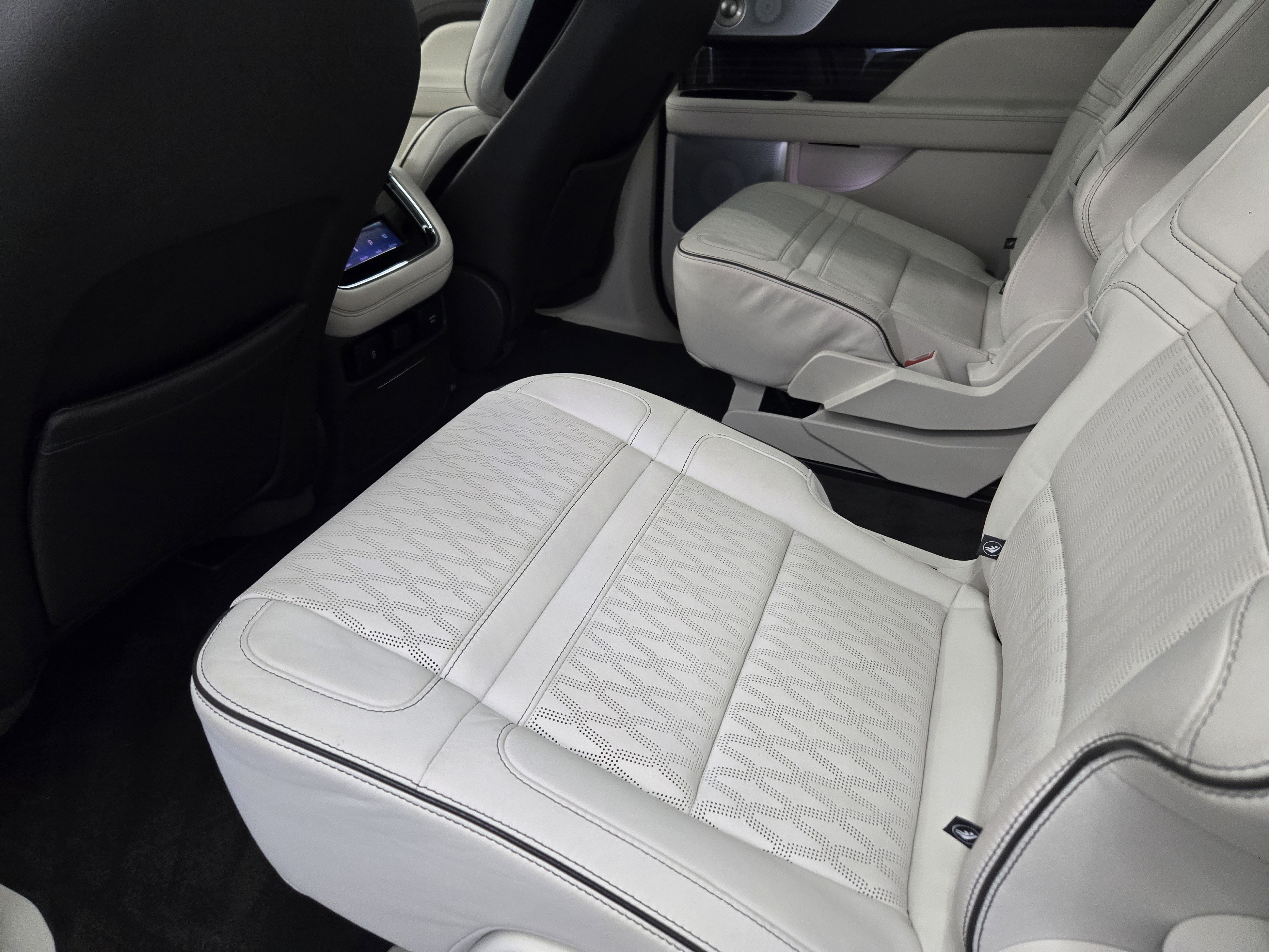 Used 2024 Lincoln Navigator L Black Label AWD/4WD image 28