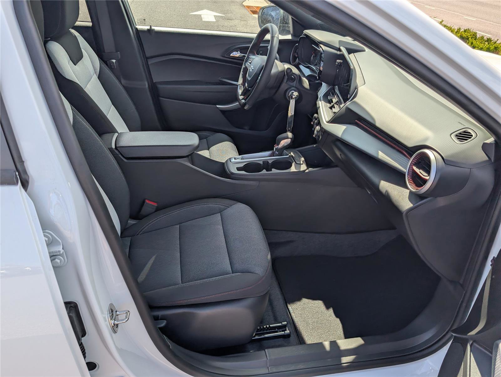 New 2026 Chevrolet Trax RS w/ Sunroof Package FWD image 6