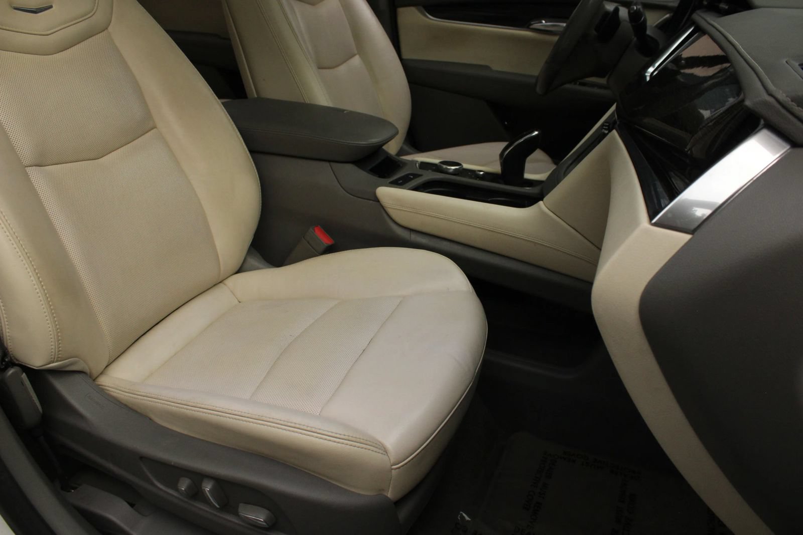 Used 2020 Cadillac XT6 Premium Luxury AWD/4WD image 31