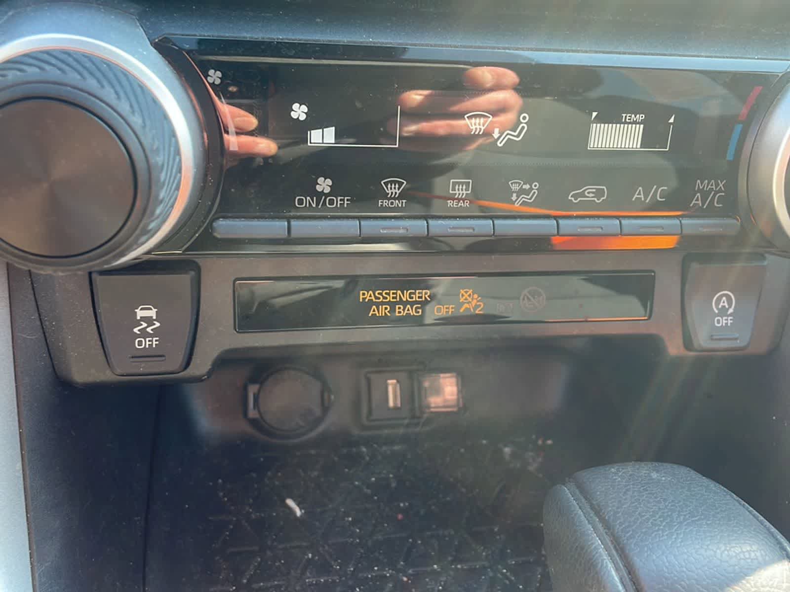 Certified 2022 Toyota RAV4 LE AWD/4WD image 16
