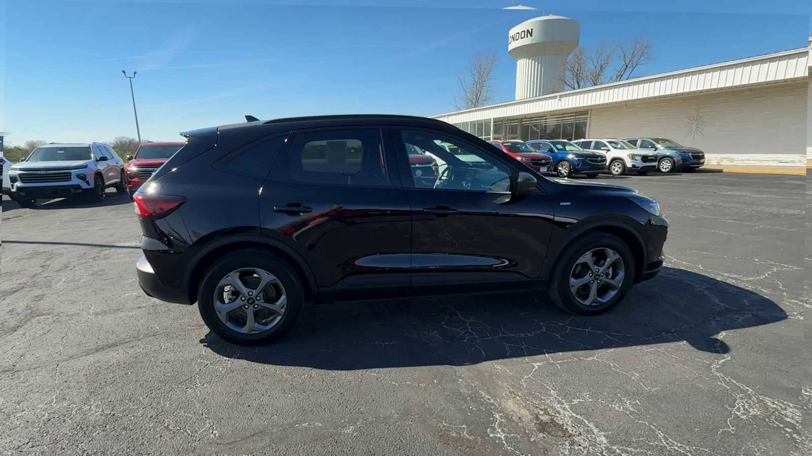 Used 2025 Ford Escape ST-Line FWD image 9