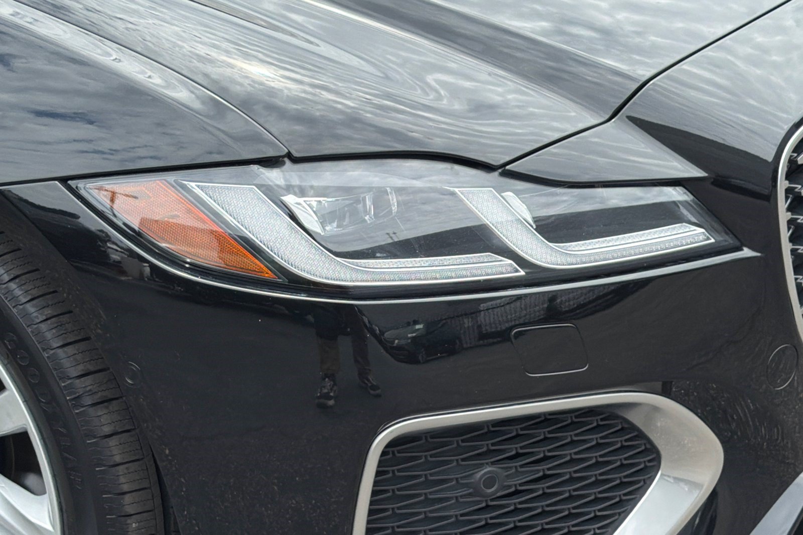 Used 2021 Jaguar XF S RWD image 12