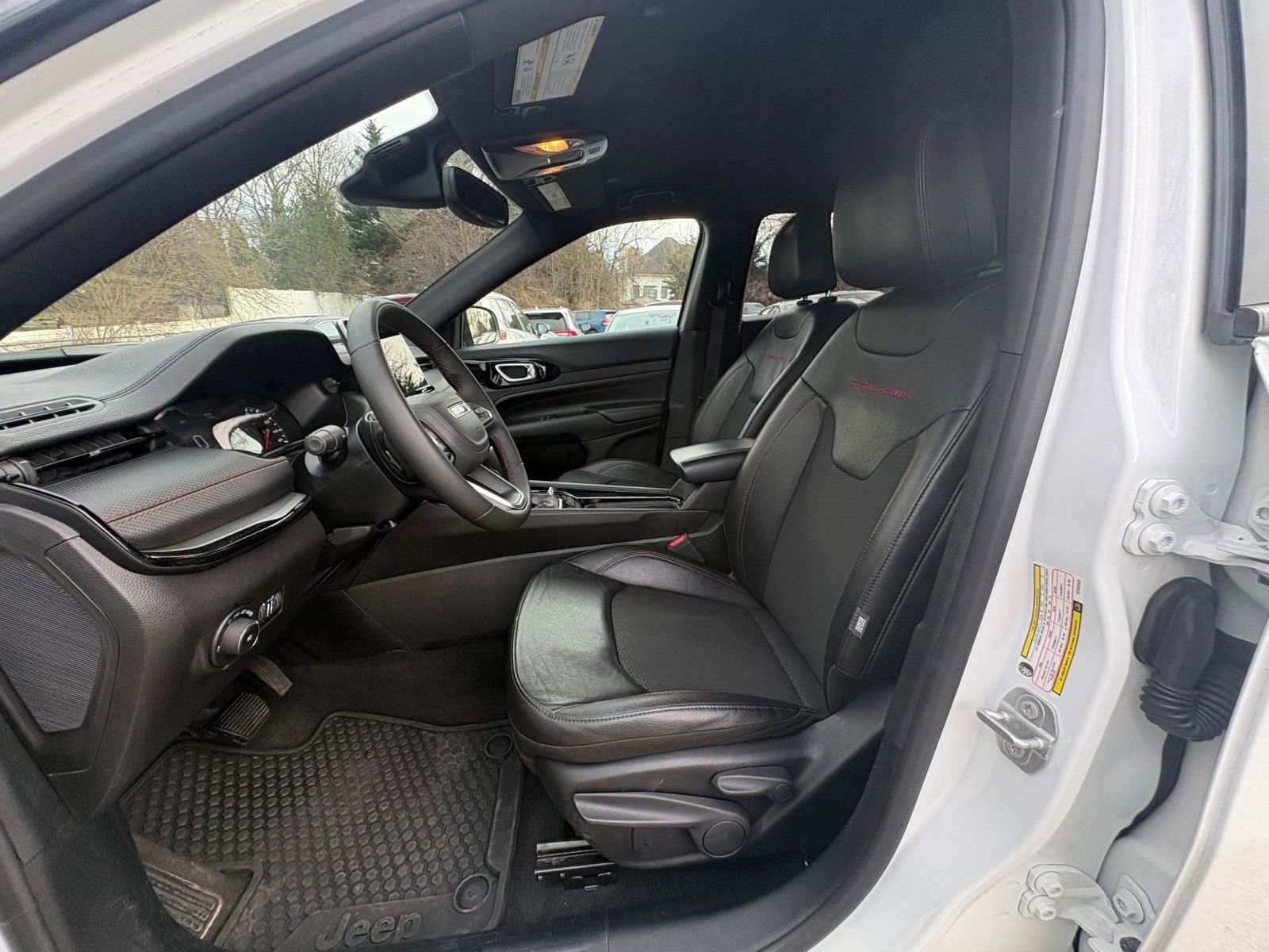 Used 2025 Jeep Compass Trailhawk image 23