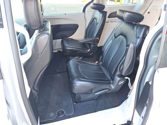 Used 2024 Chrysler Pacifica Touring-L image 22