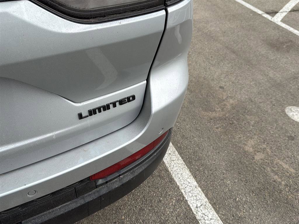 Used 2024 Jeep Grand Cherokee Limited w/ Black Appearance Package image 18