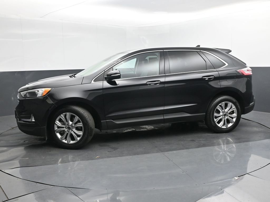 Used 2024 Ford Edge Titanium image 2