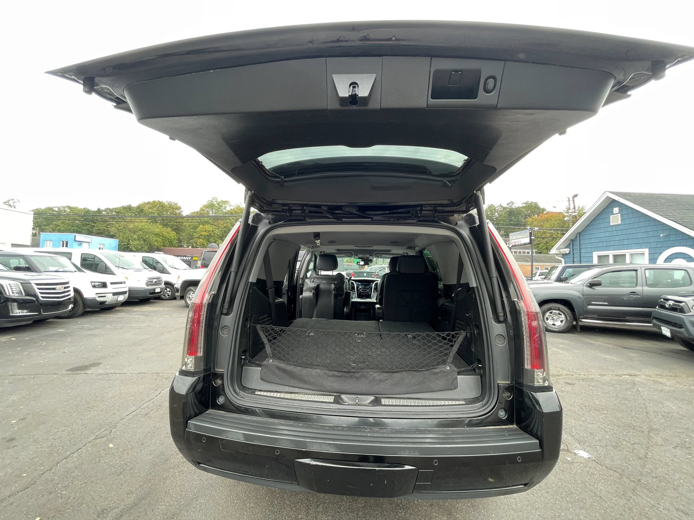 Used 2018 Cadillac Escalade Luxury AWD/4WD image 21