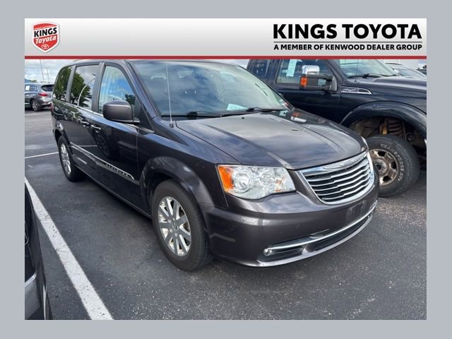 Used 2015 Chrysler Town & Country Touring FWD image 1