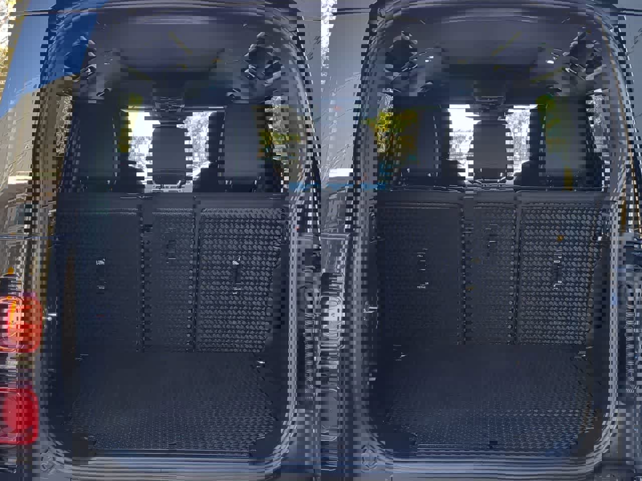 Used 2025 Land Rover Defender 110 S image 36