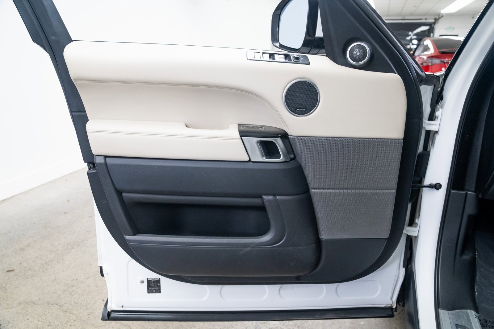 Used 2014 Land Rover Range Rover Sport HSE image 17