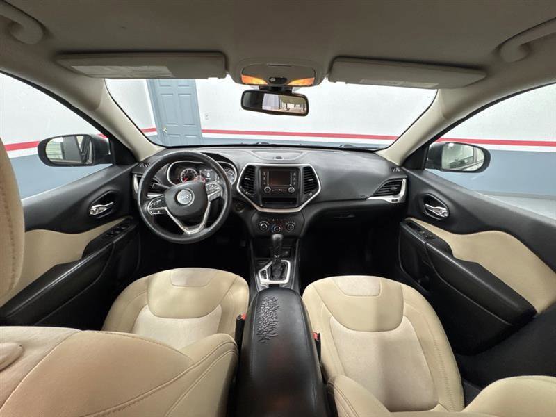 Used 2015 Jeep Cherokee Sport FWD image 12