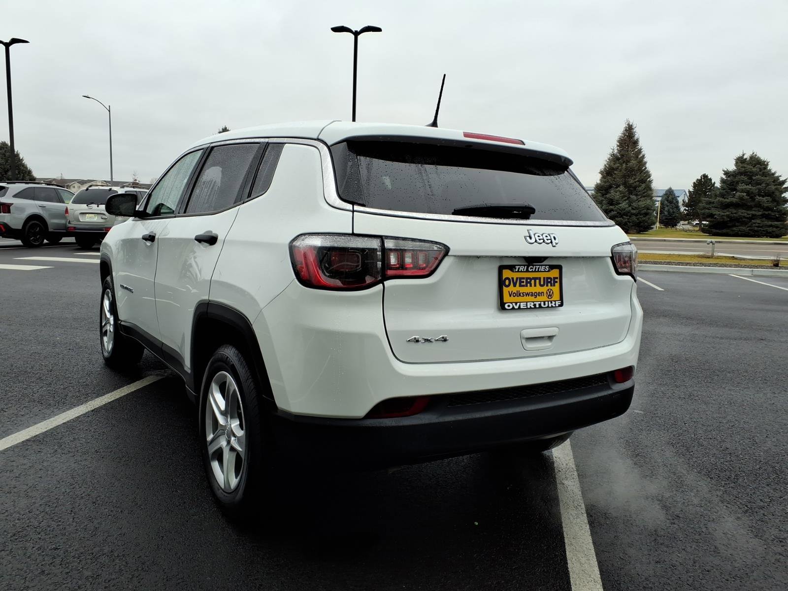 Used 2023 Jeep Compass Sport image 2