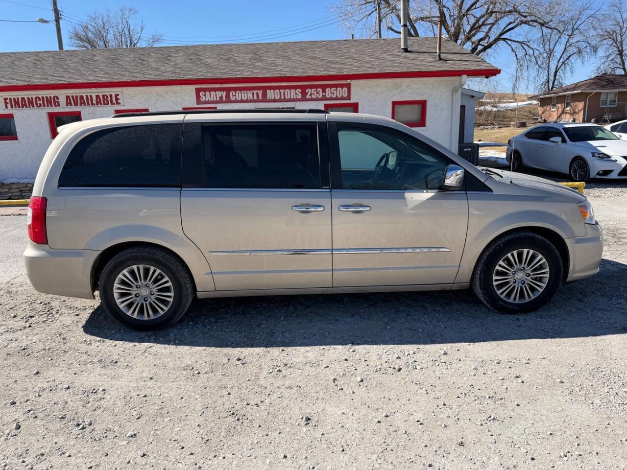 Used 2013 Chrysler Town & Country Touring-L w/ Driver Convenience Group FWD image 2