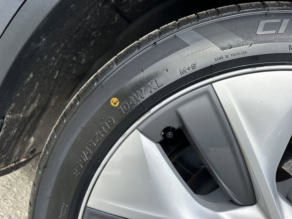 Used 2023 Tesla Model Y Long Range image 32