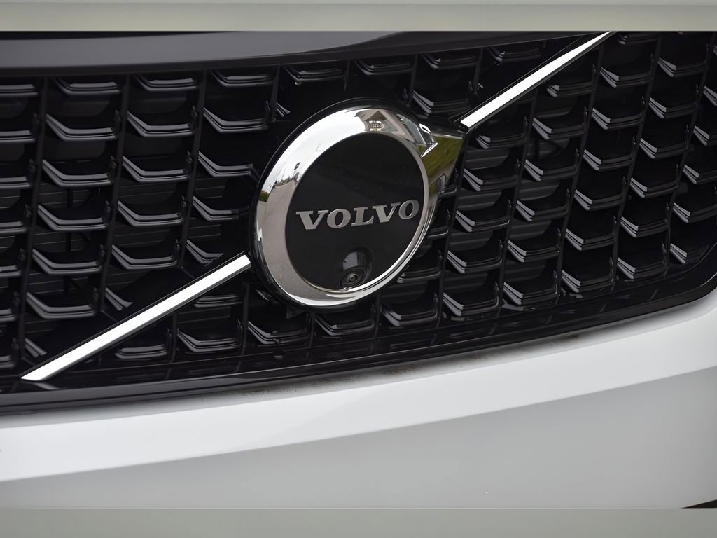 Certified 2025 Volvo XC40 B5 Ultra w/ Protection Package Premier image 7