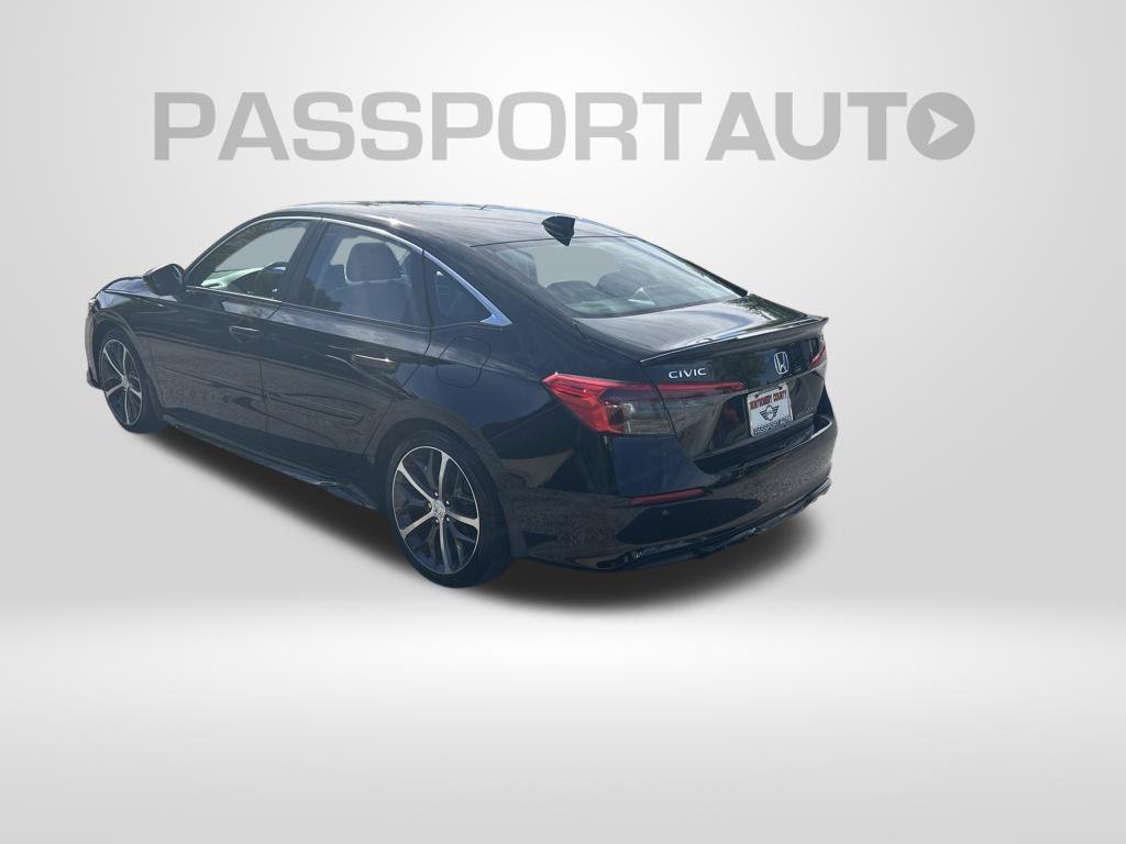 Used 2022 Honda Civic Touring image 3