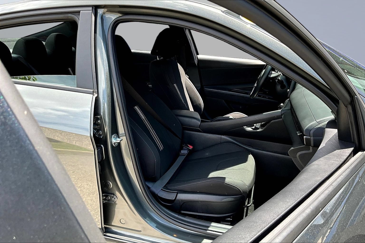 Used 2025 Hyundai Elantra Sport FWD image 30