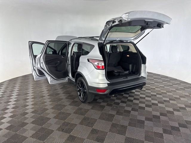 Used 2018 Ford Escape SE w/ SE Sport Appearance Package FWD image 16