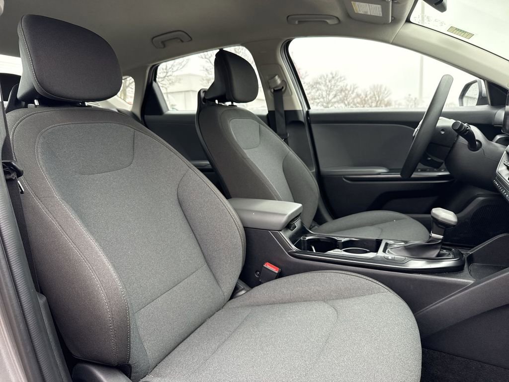 Used 2025 Kia K4 LXS image 25