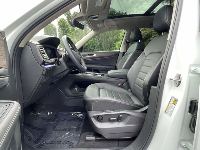 Used 2024 Volkswagen Atlas SEL AWD/4WD image 11