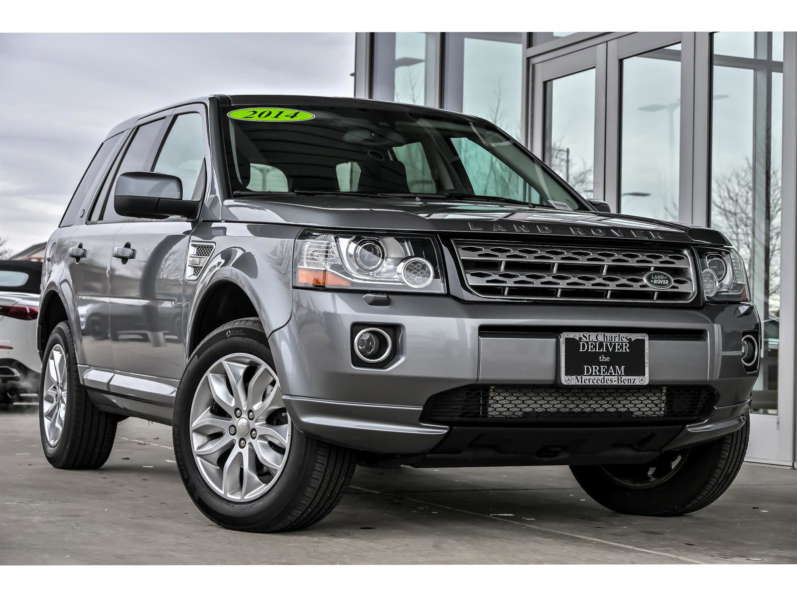 Used 2014 Land Rover LR2 image 1