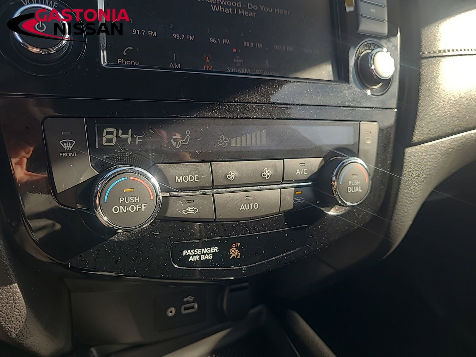 Used 2020 Nissan Rogue SV image 40