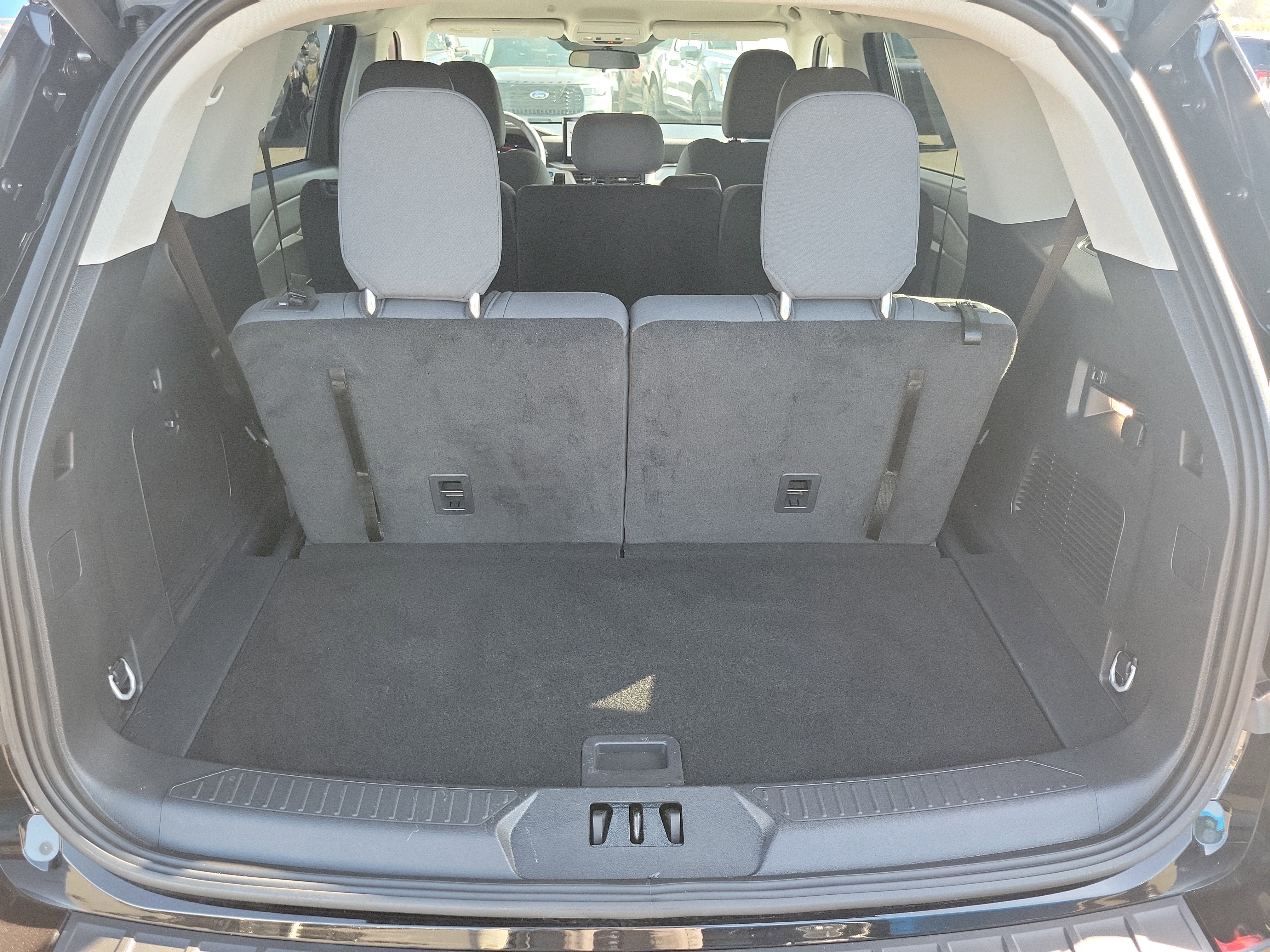 Used 2026 Ford Explorer Active RWD image 13