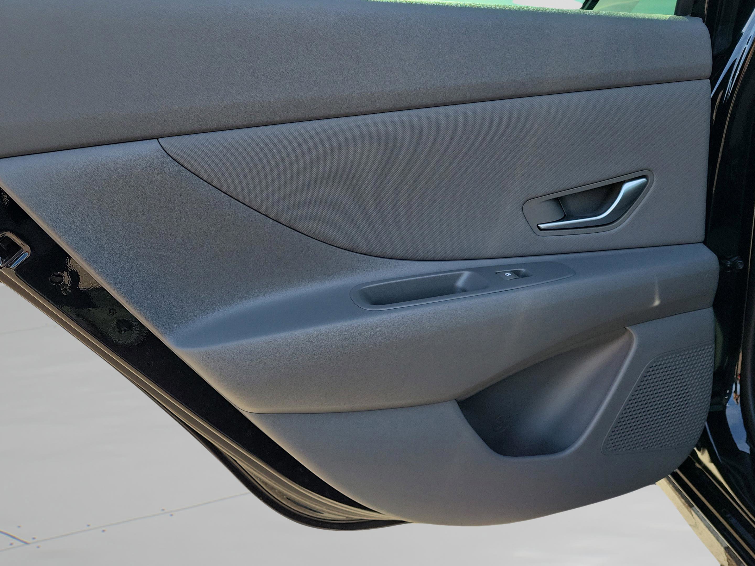 Used 2025 Hyundai Elantra Sport image 27