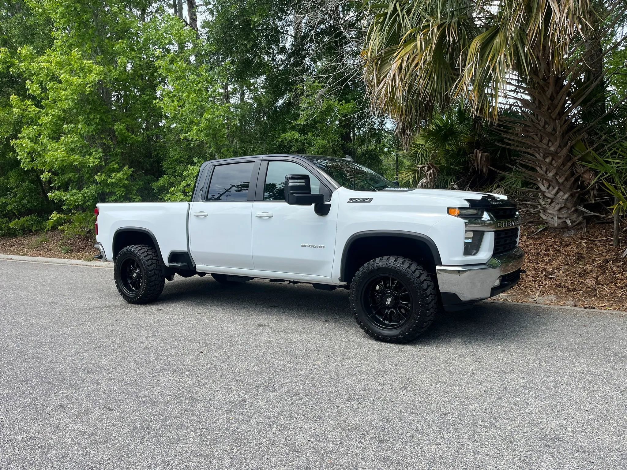 Used 2023 Chevrolet Silverado 2500 LT w/ Convenience Package image 2