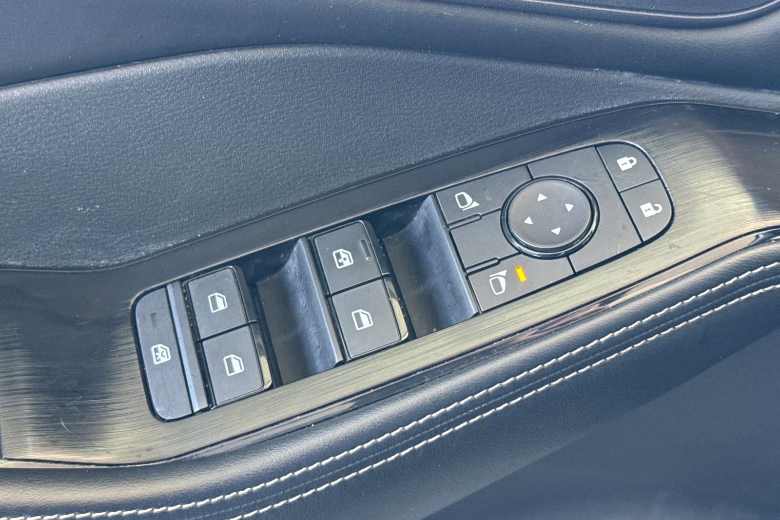 Used 2025 Nissan Rogue SV image 13