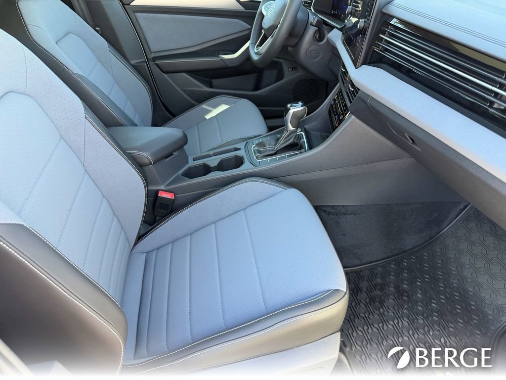 Used 2026 Volkswagen Jetta SE image 14