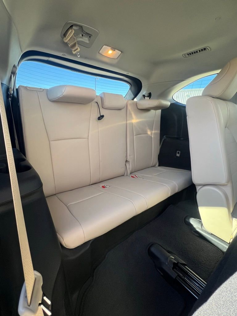 Used 2020 Toyota Highlander XLE image 19