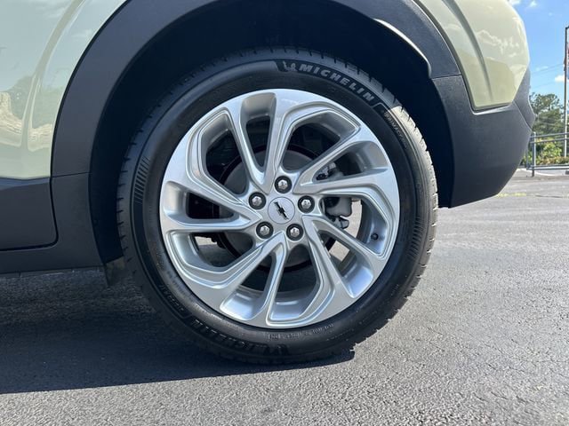 New 2027 Chevrolet Bolt LT w/ Comfort Package FWD image 19