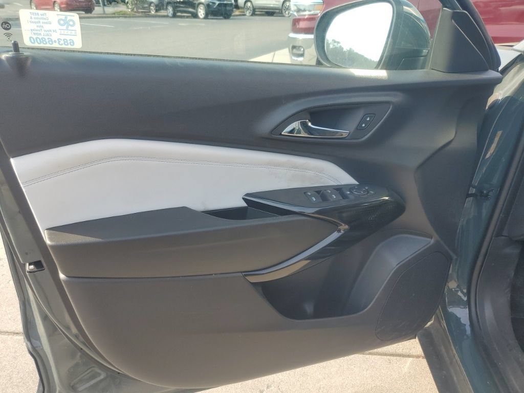 Used 2025 Chevrolet Trax LT FWD image 16