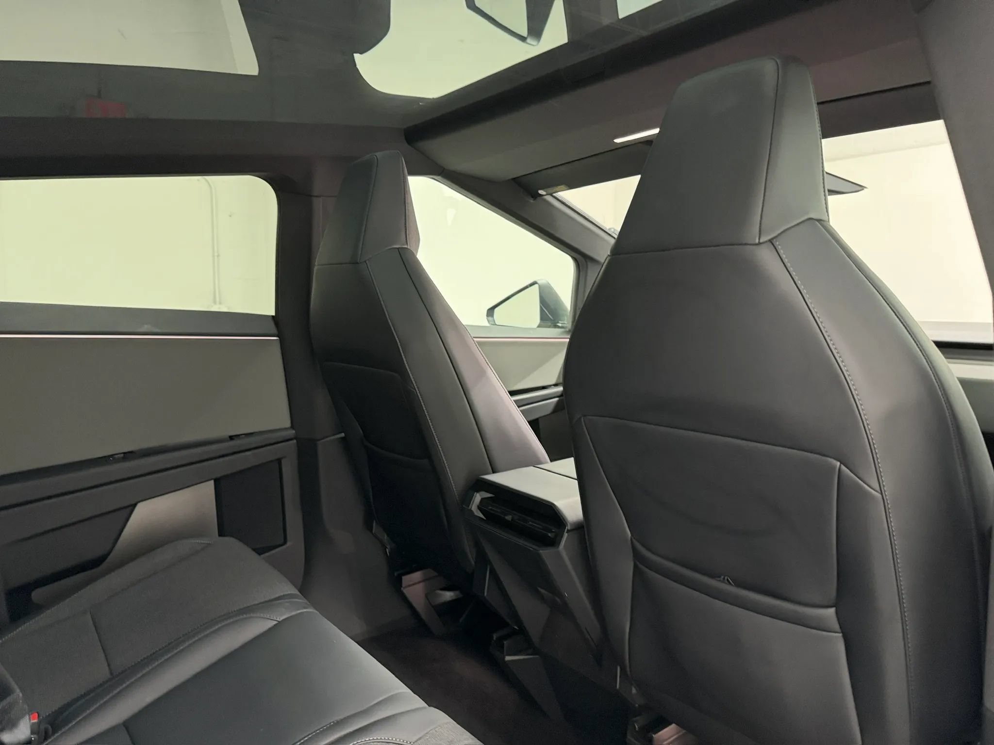 Used 2025 Tesla Cybertruck 2WD Crew Cab image 62