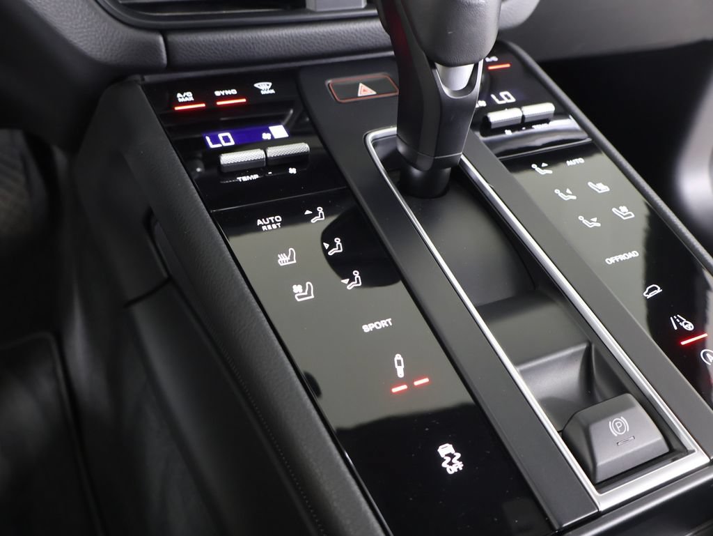 Certified 2023 Porsche Macan S AWD/4WD image 16
