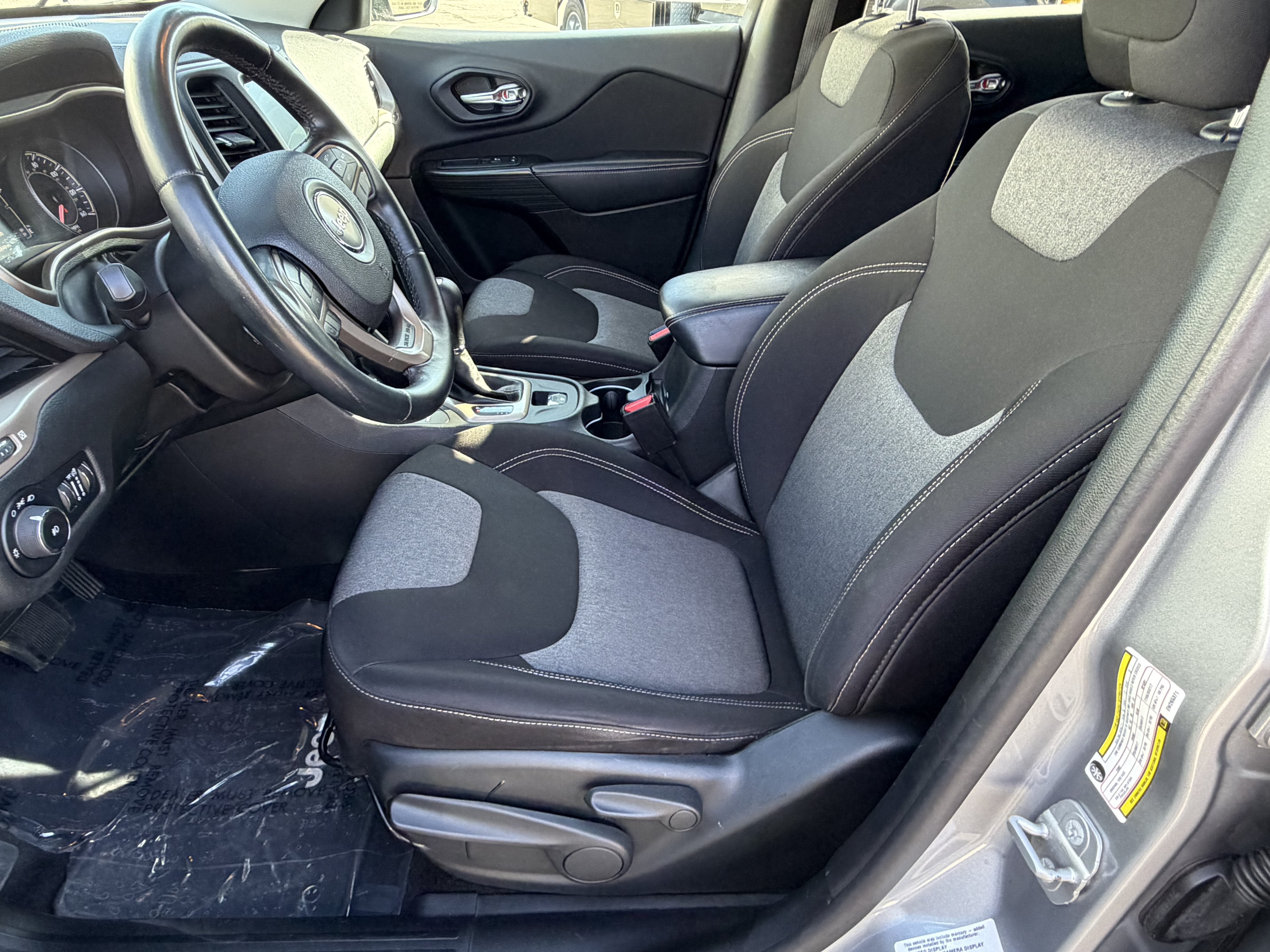 Used 2014 Jeep Cherokee Latitude AWD/4WD image 11