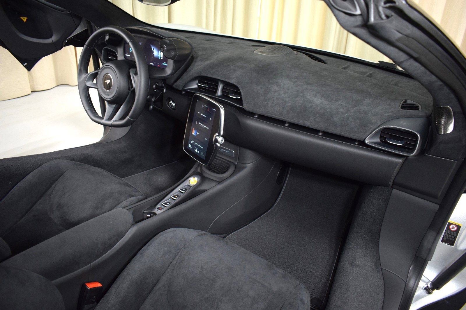 New 2025 McLaren Artura Spider image 19