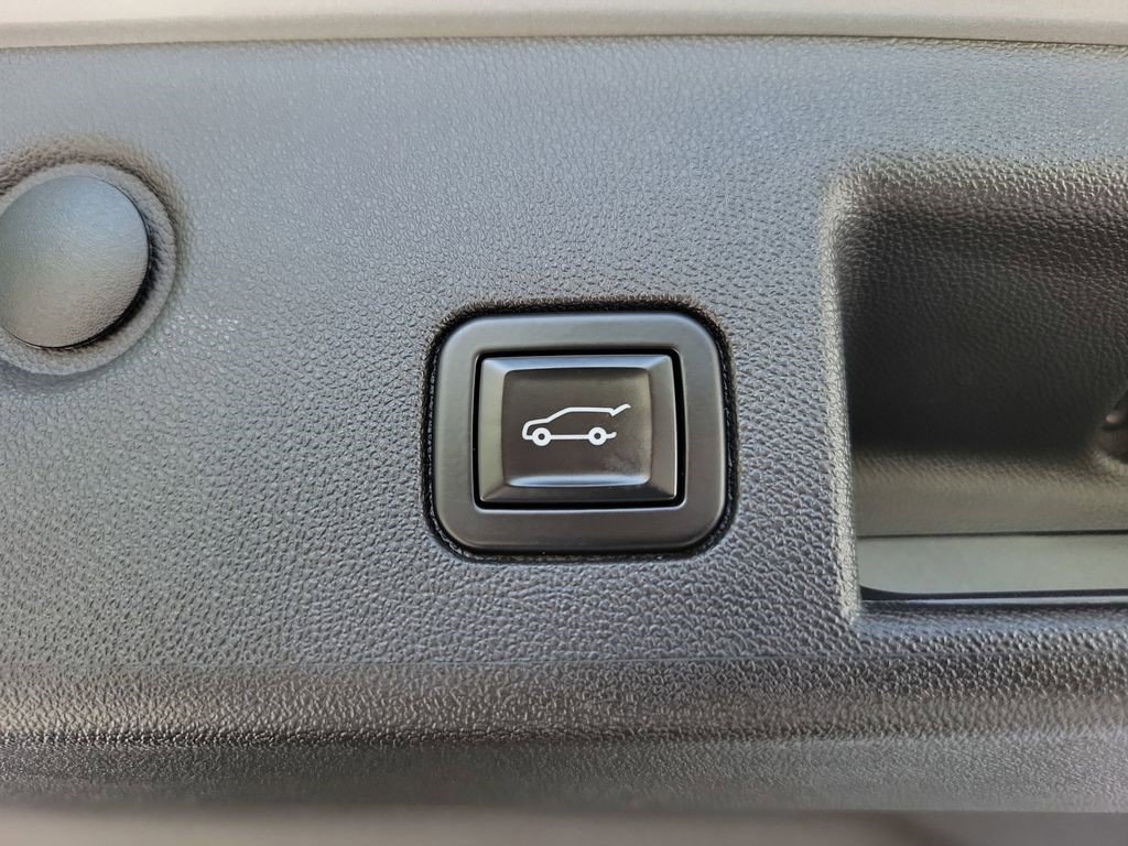 Used 2021 Chevrolet Equinox LT FWD image 28