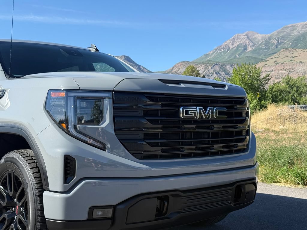 Used 2024 GMC Sierra 1500 Elevation w/ Preferred Package AWD/4WD image 17