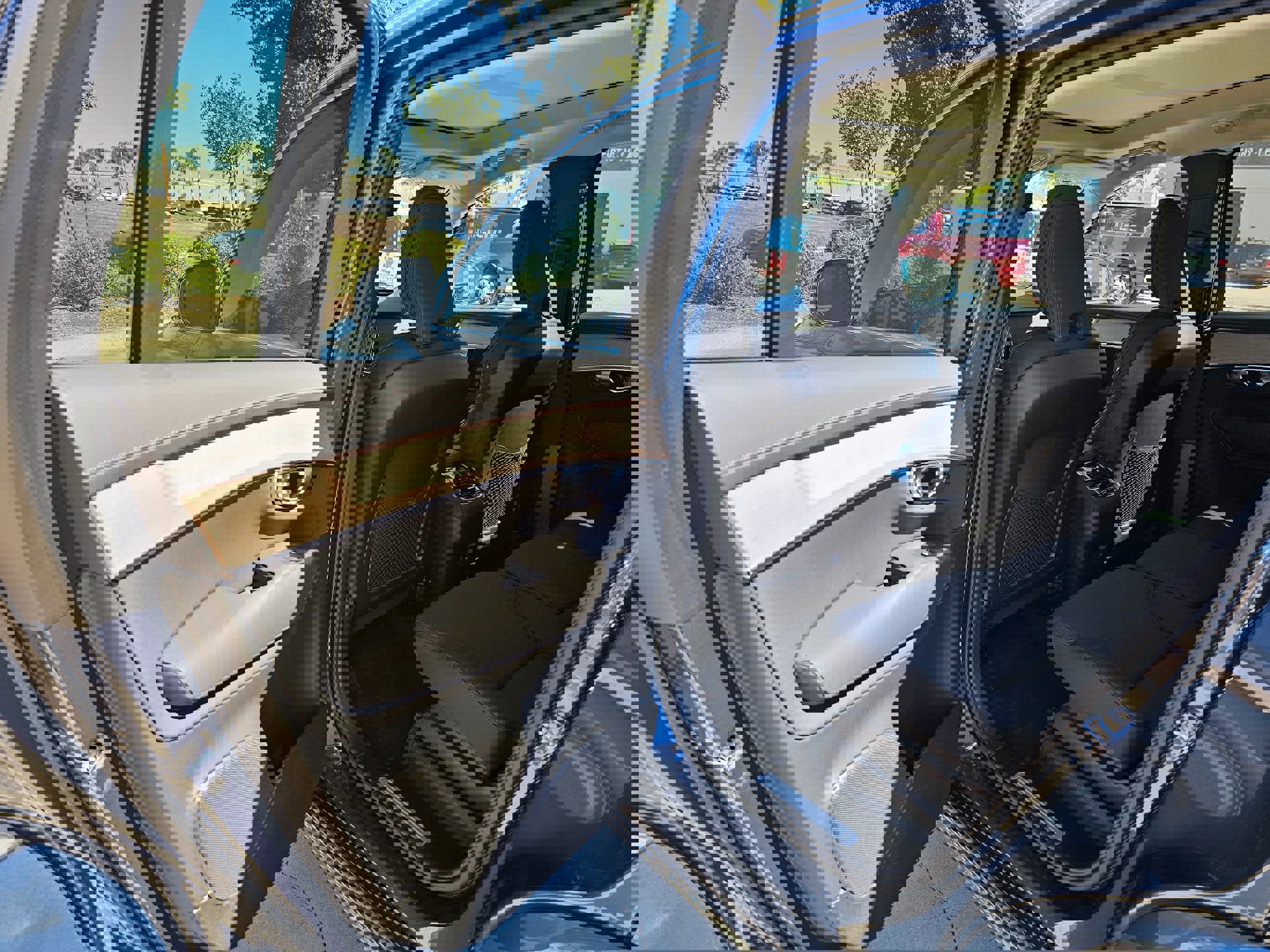 Used 2025 Volvo XC90 B6 Plus image 19